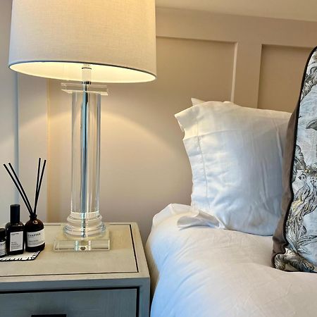 The Noir Blanc Retreat At Ryedale House Apartment Йорк Екстериор снимка