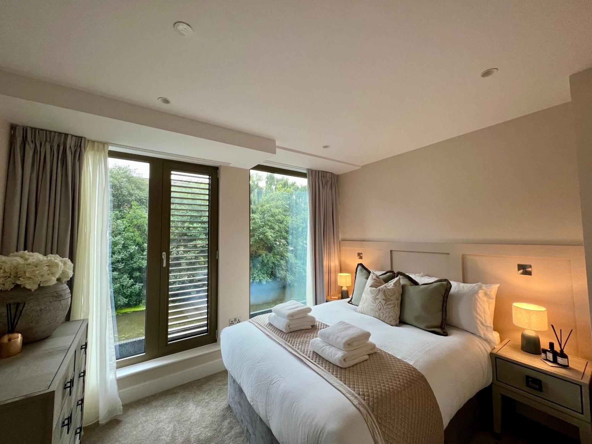 The Noir Blanc Retreat At Ryedale House Apartment Йорк Екстериор снимка