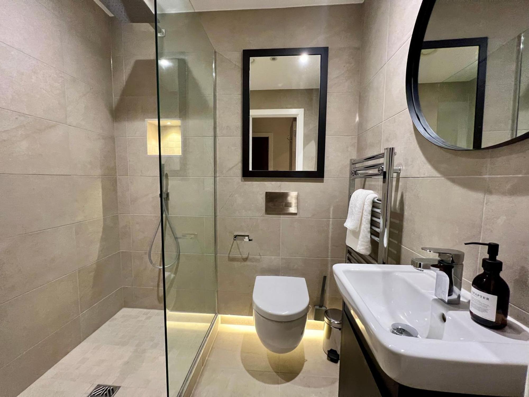 The Noir Blanc Retreat At Ryedale House Apartment Йорк Екстериор снимка