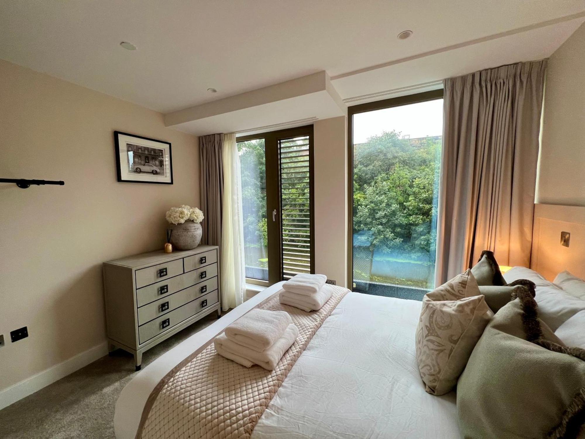 The Noir Blanc Retreat At Ryedale House Apartment Йорк Екстериор снимка