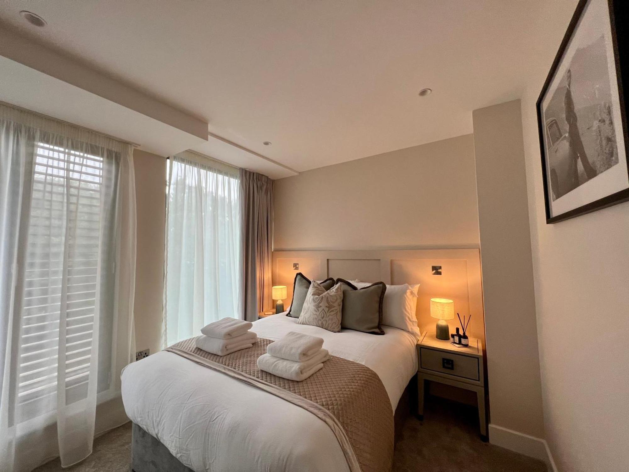 The Noir Blanc Retreat At Ryedale House Apartment Йорк Екстериор снимка