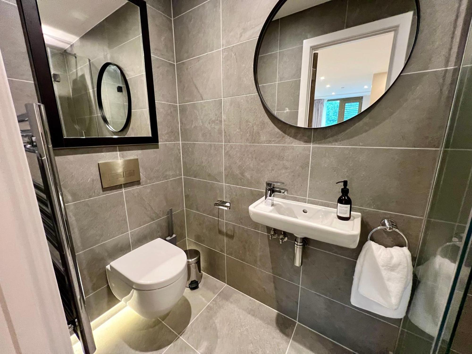 The Noir Blanc Retreat At Ryedale House Apartment Йорк Екстериор снимка
