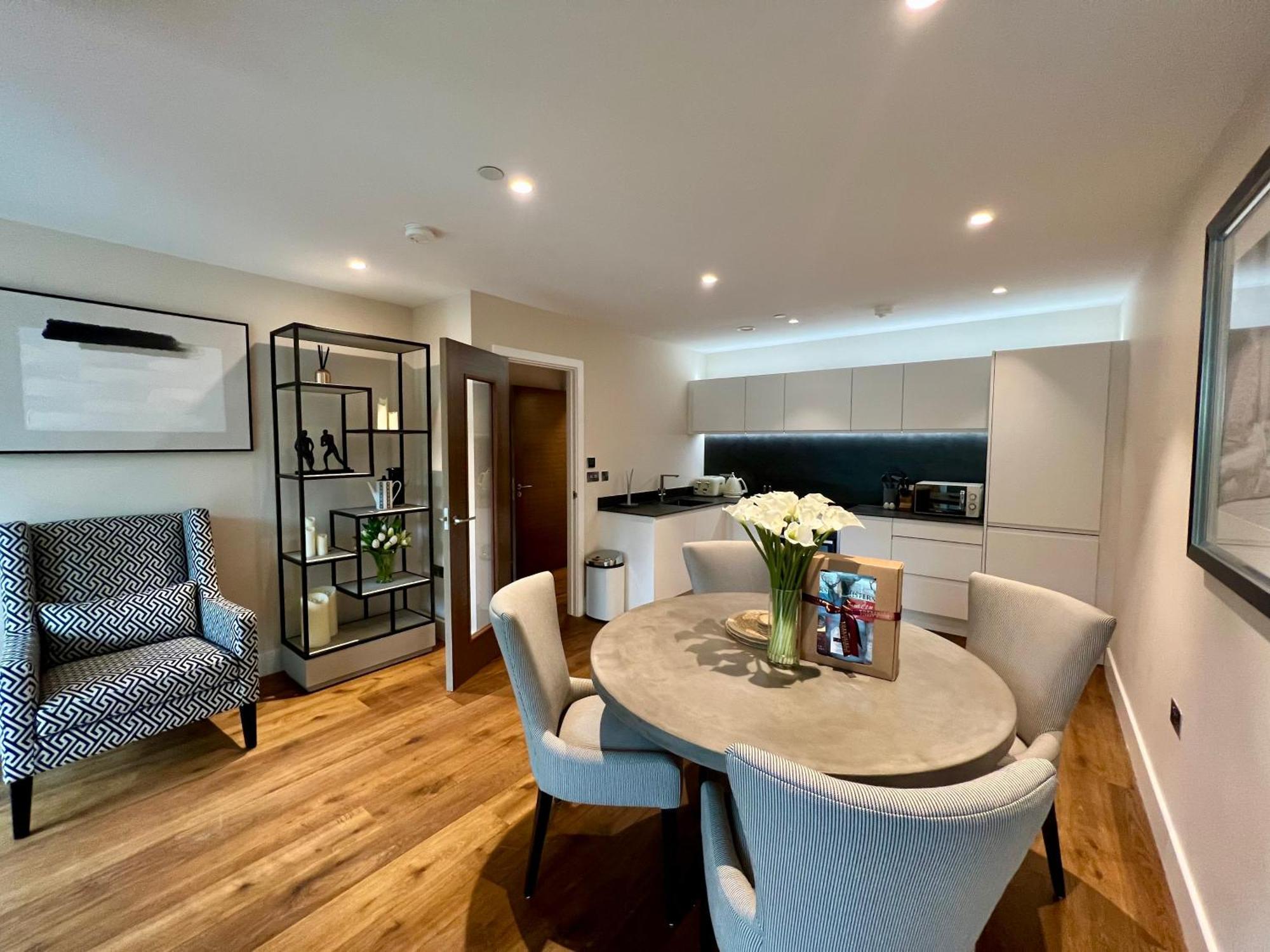The Noir Blanc Retreat At Ryedale House Apartment Йорк Екстериор снимка